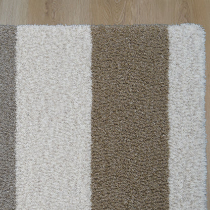 Neutral Muse rechthoekig vloerkleed in beige tinten, gemaakt van gerecyclede wol – Studio Sisté – sfeerfoto