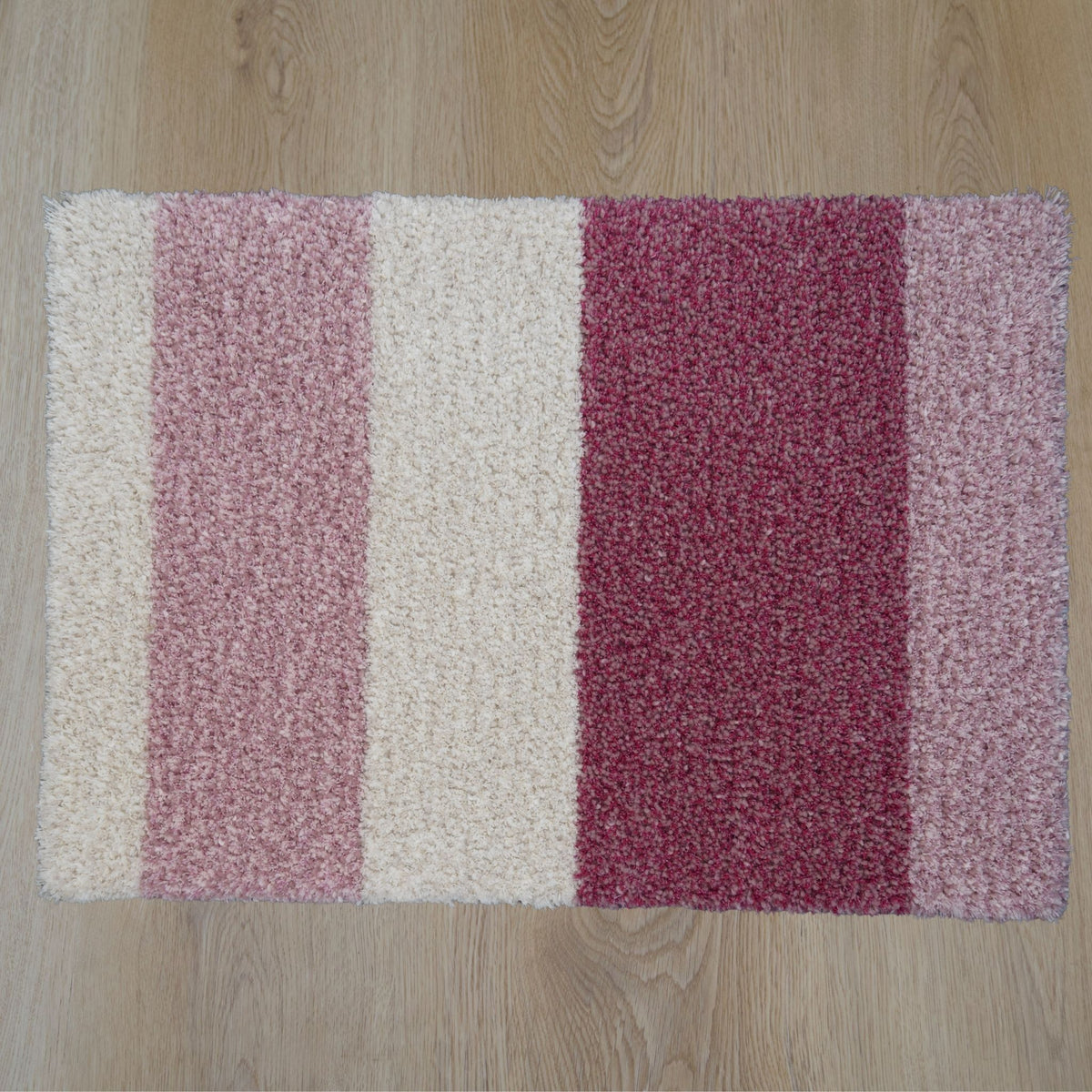 Blush rechthoekig vloerkleed in roze tinten, gemaakt van gerecyclede wol – Studio Sisté – sfeerfoto