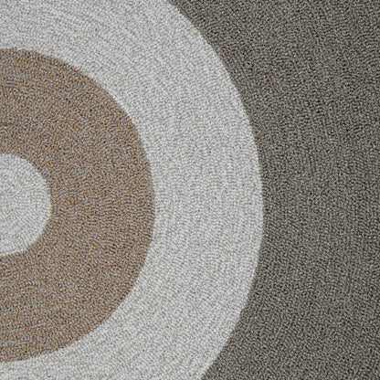 Limited 02 rond vloerkleed in wit, camel en zand, gemaakt van restgaren – Studio Sisté – sfeerfoto