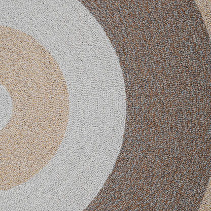 Limited 03 rond vloerkleed in milk, mokka en espresso tinten, gemaakt van restgaren – Studio Sisté – sfeerfoto