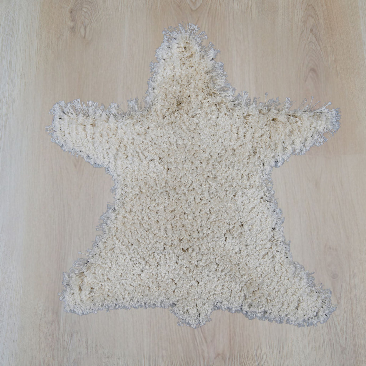 Poly Teddy vloerkleed in beervorm, kleur cream, gemaakt van polyester – Studio Sisté