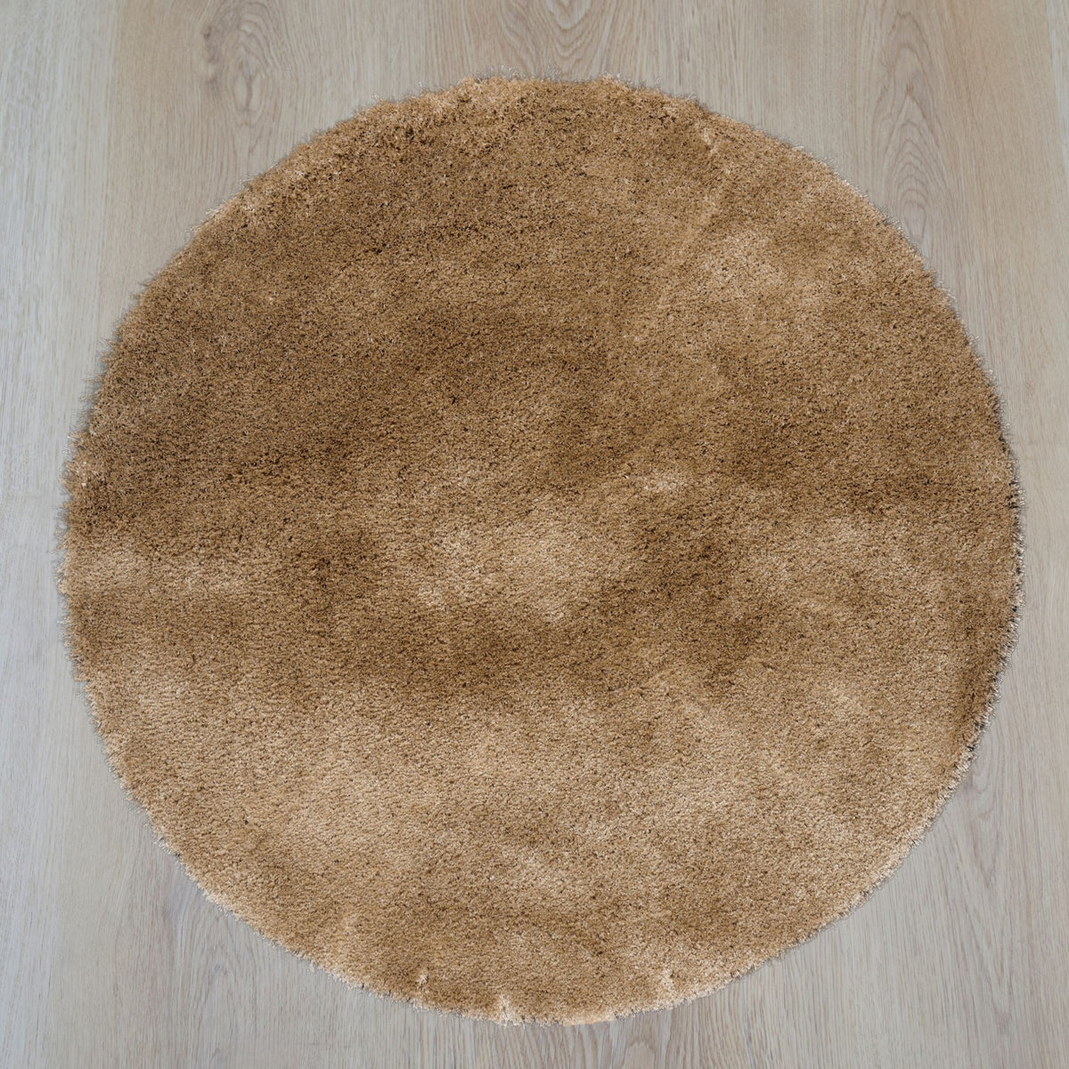 Poly Circle vloerkleed rond in sand, gemaakt van polyester – Studio Sisté – sfeerfoto