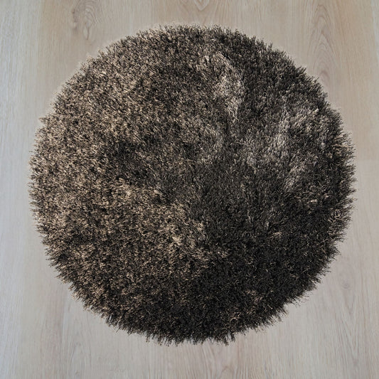Poly Circle vloerkleed rond in charcoal, gemaakt van polyester – Studio Sisté – sfeerfoto