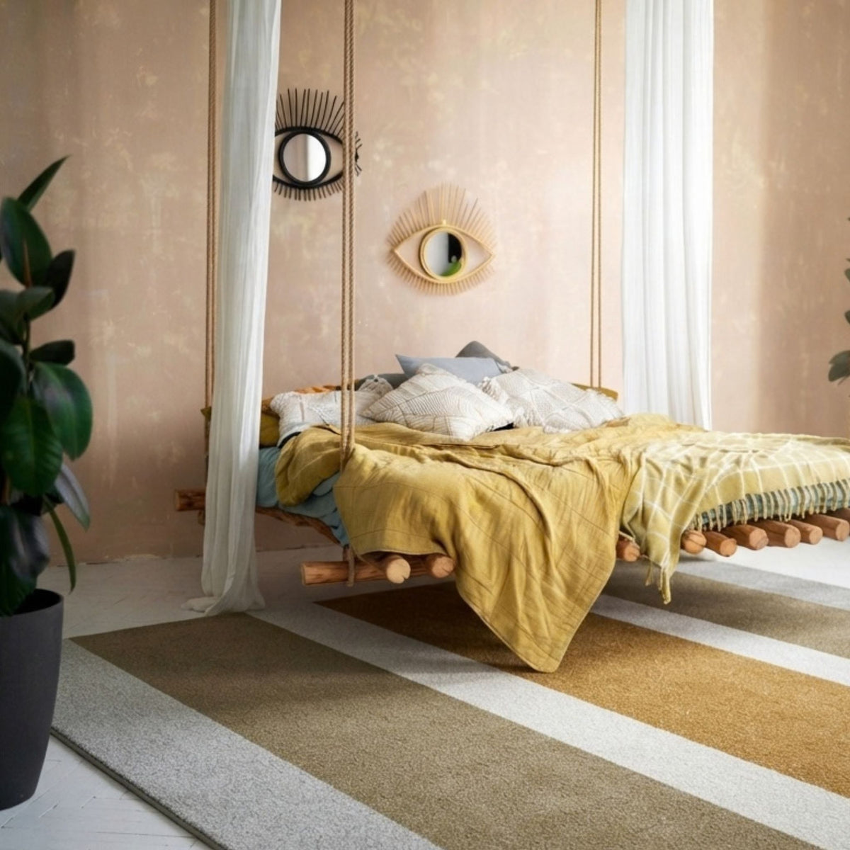 Limited 08 rechthoekig vloerkleed in mosterdgeel met accentkleuren in een interieur, visualisatie 2 – Studio Sisté