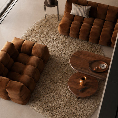 Poly Pebble vloerkleed in organische vorm, kleur champignon, in een interieur, visualisatie – Studio Sisté