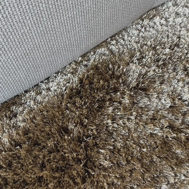 Video van een Poly vloerkleed in sand, gemaakt van polyester – Studio Sisté