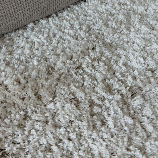 Video van een Poly vloerkleed in cream, gemaakt van polyester – Studio Sisté